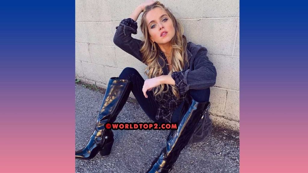 Anne Winters's boots photo