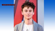 Wyatt Oleff Biography