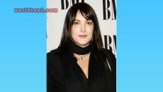 Danielle Brisebois Biography