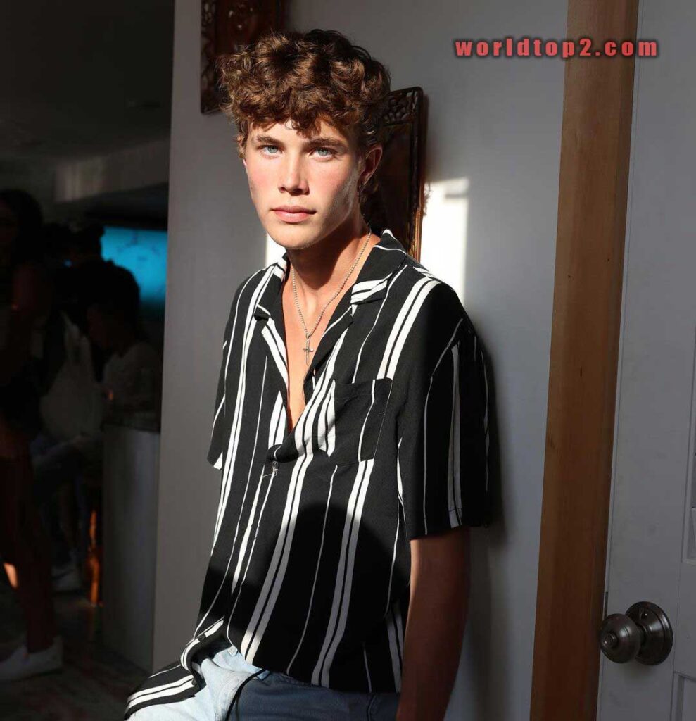 Mason Hilton net worth parents family