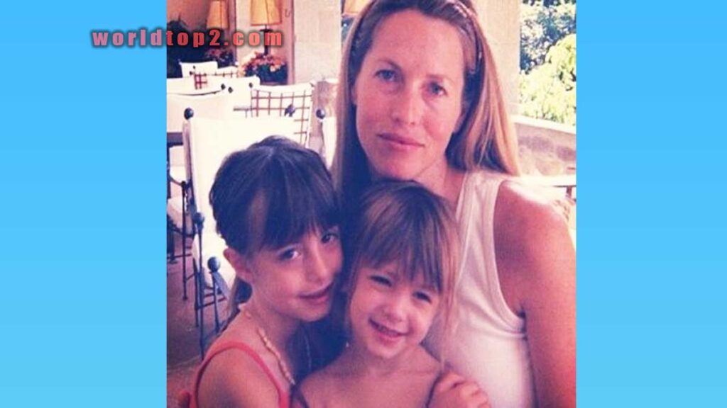 Erin Siena Jobs with her mother & sister