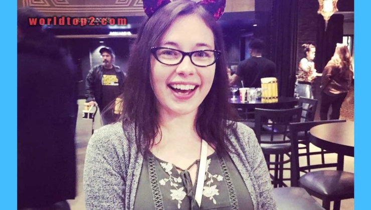 Lindsay Ellis biography