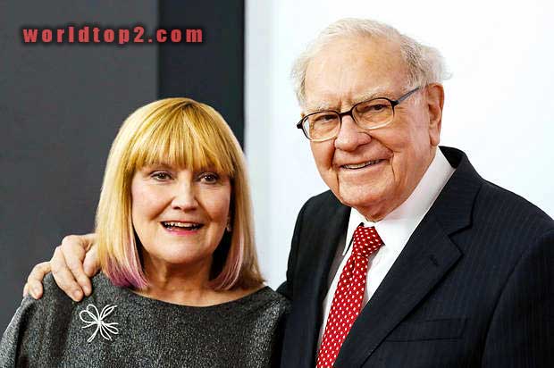 Susan Alice Buffett with her father warren buffett
