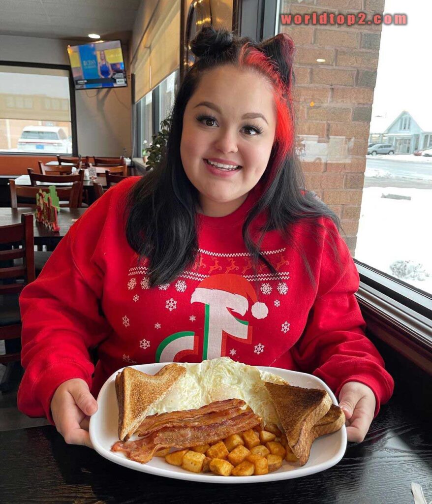 CelinaSpookyBoo real name is Celina Myers