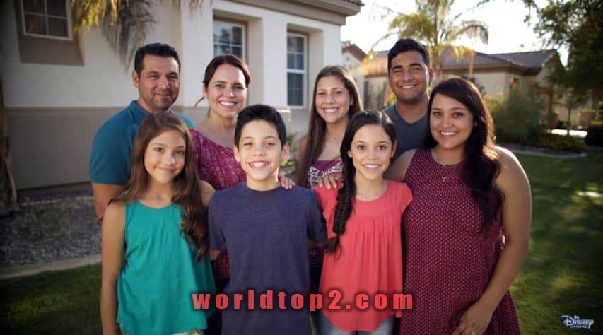 Jenna Ortega with her parents brothers and sisters