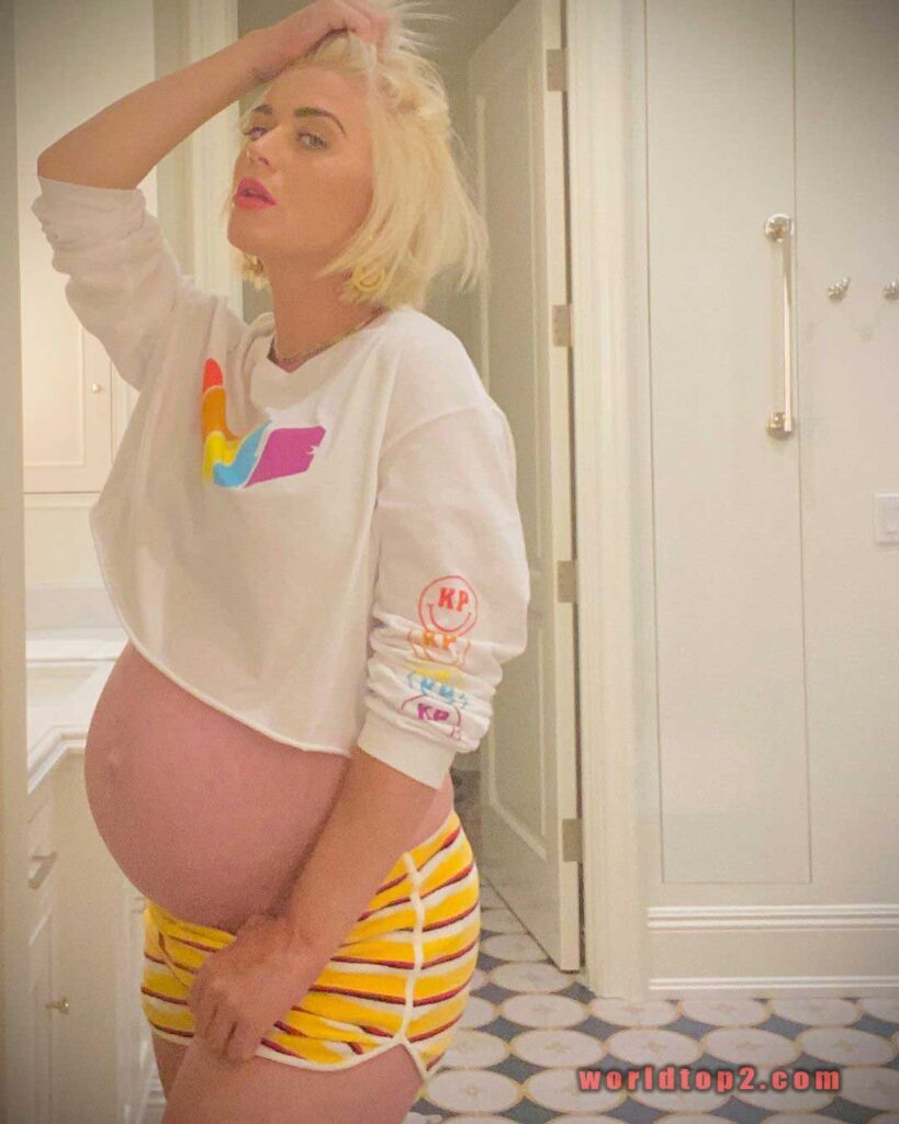 Katy Perry pregnant photo