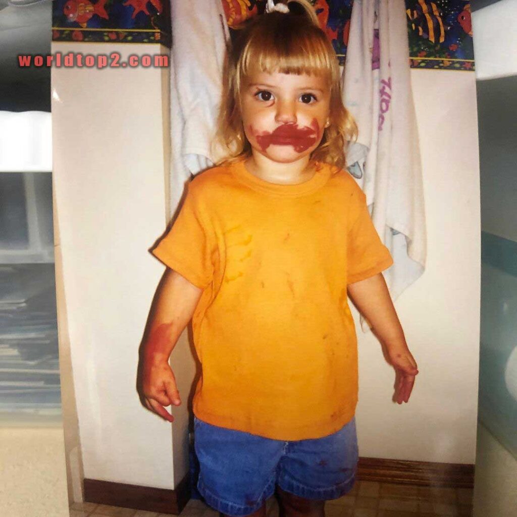 Alissa Violet childhood