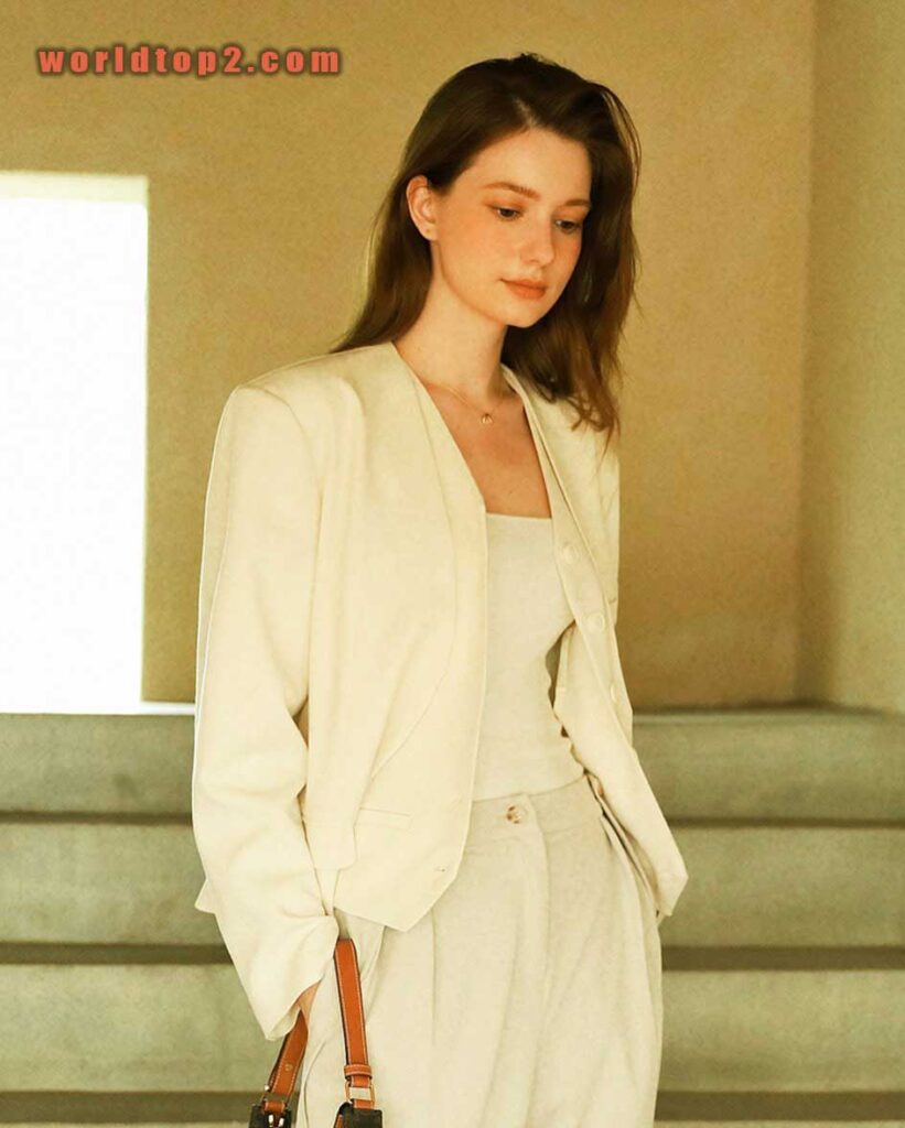 Anastasia Cebulska bio wiki facts