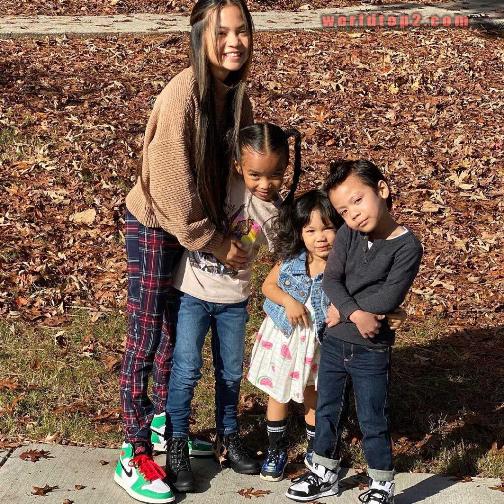 Vanessa Anne Williams with her siblings