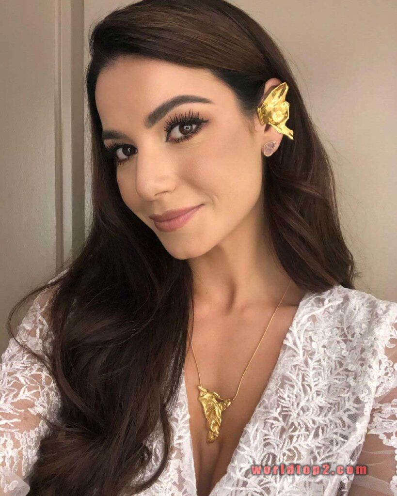 Julia Gama bio wiki facts