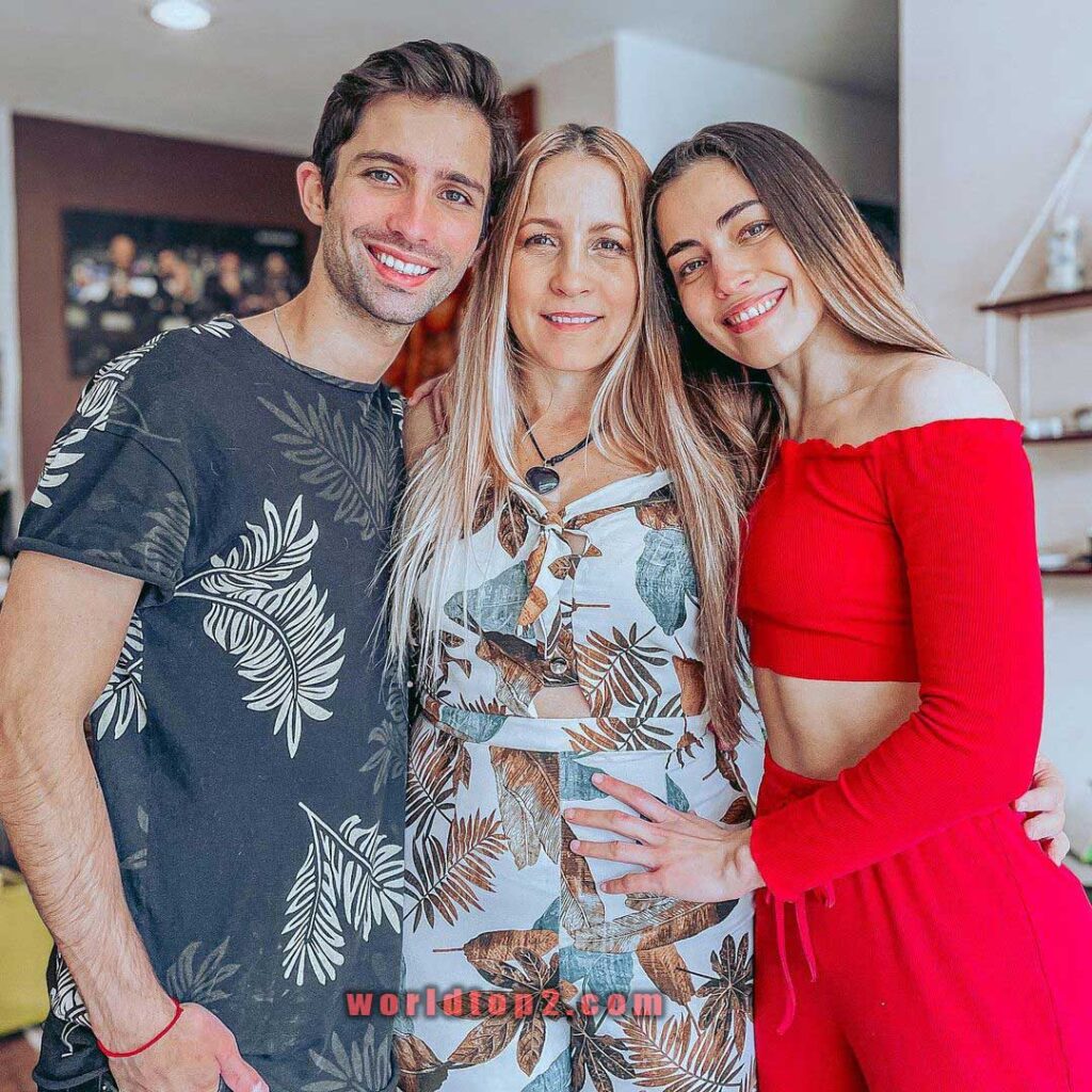 Yare Santana with her mother