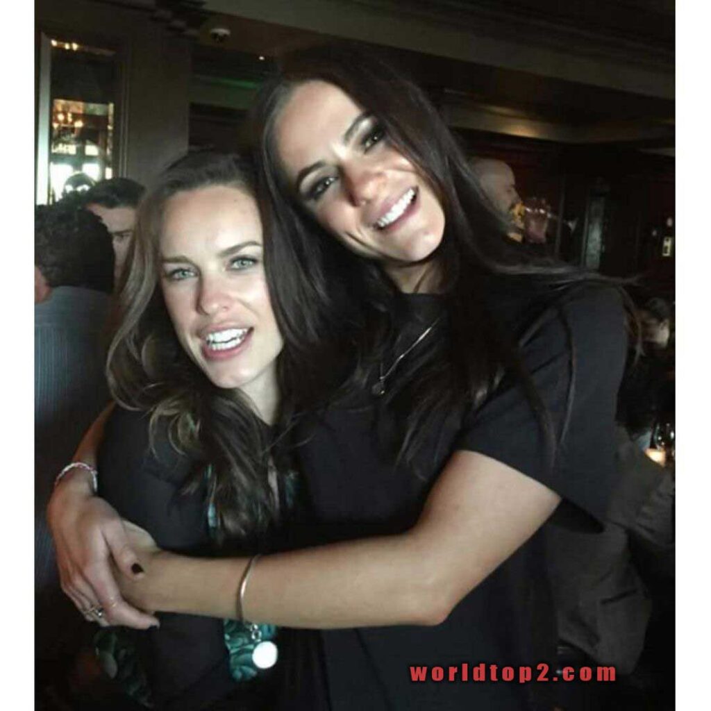 Jessica McNamee with her sister