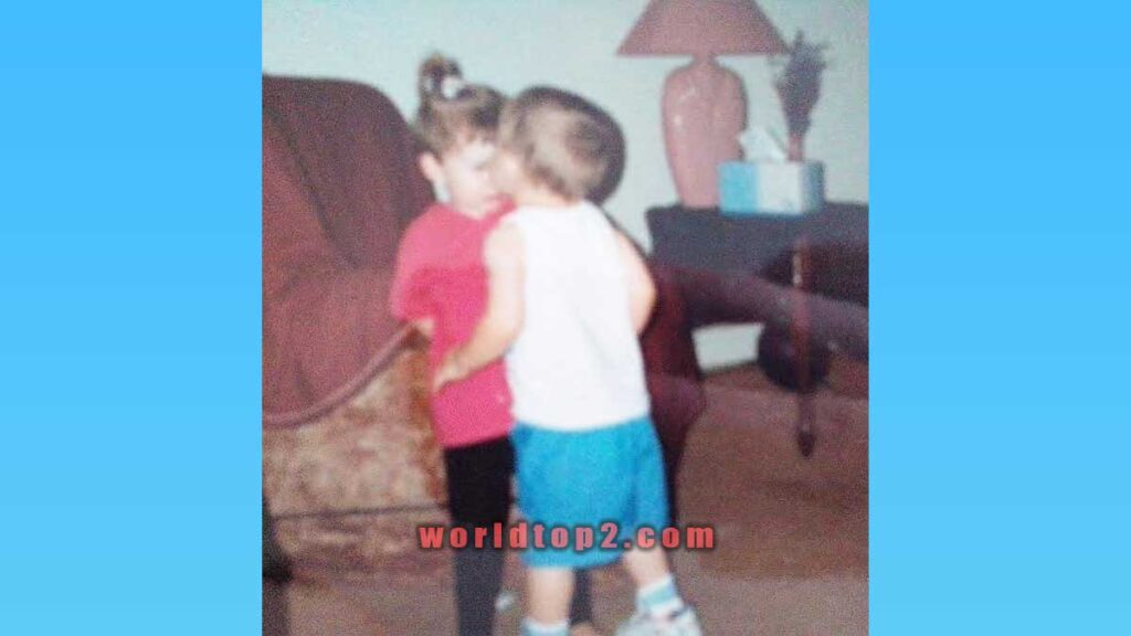 Shiloh Hoganson and her brother when they were child