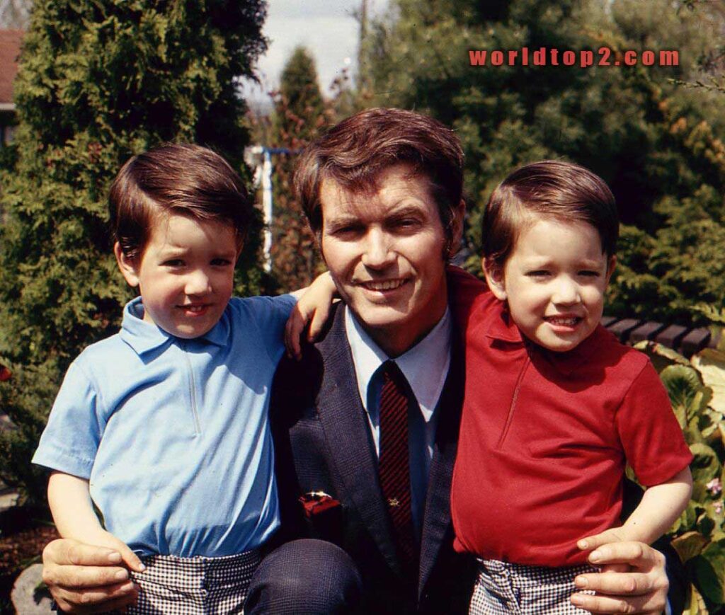 Jonathan Scott with his brother and father