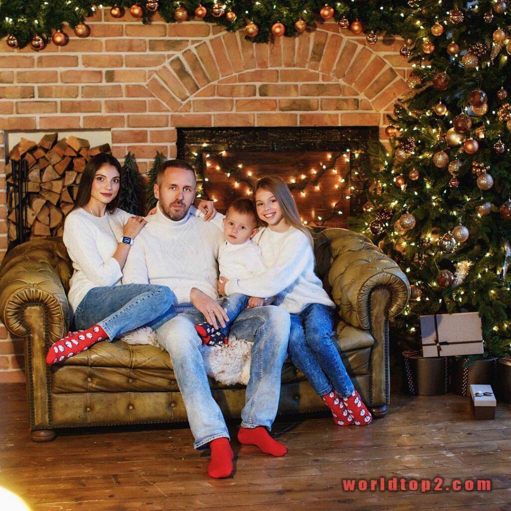 Mari Kruchkova with her mother father and brother