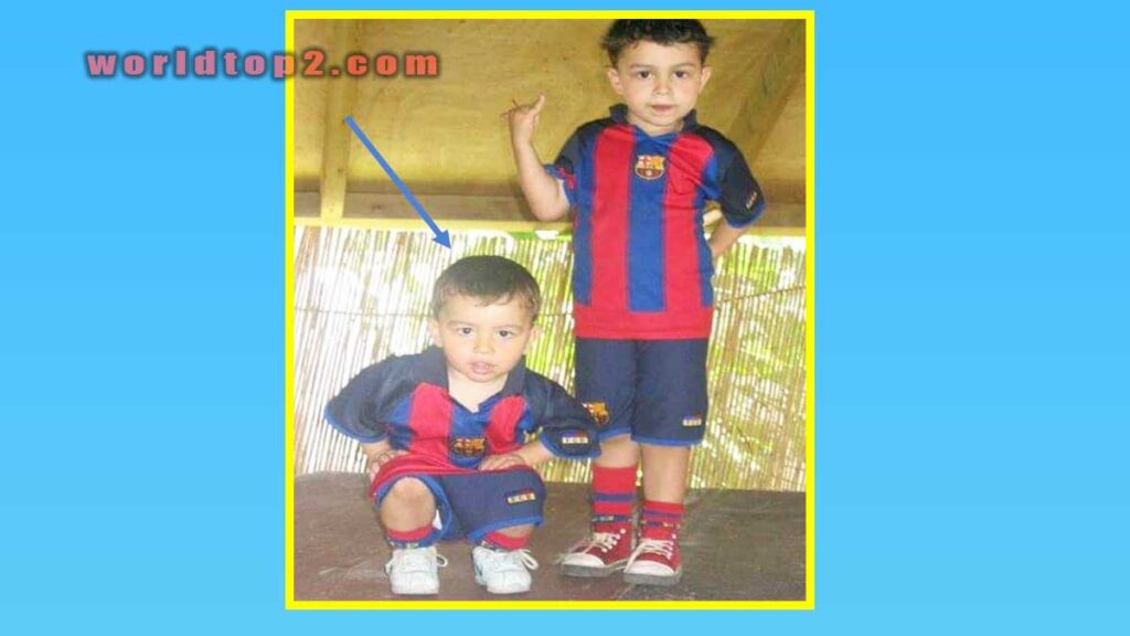 Pedri González with his older brother