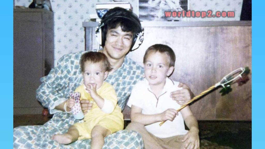 Shannon Lee with her father and brother when she was child