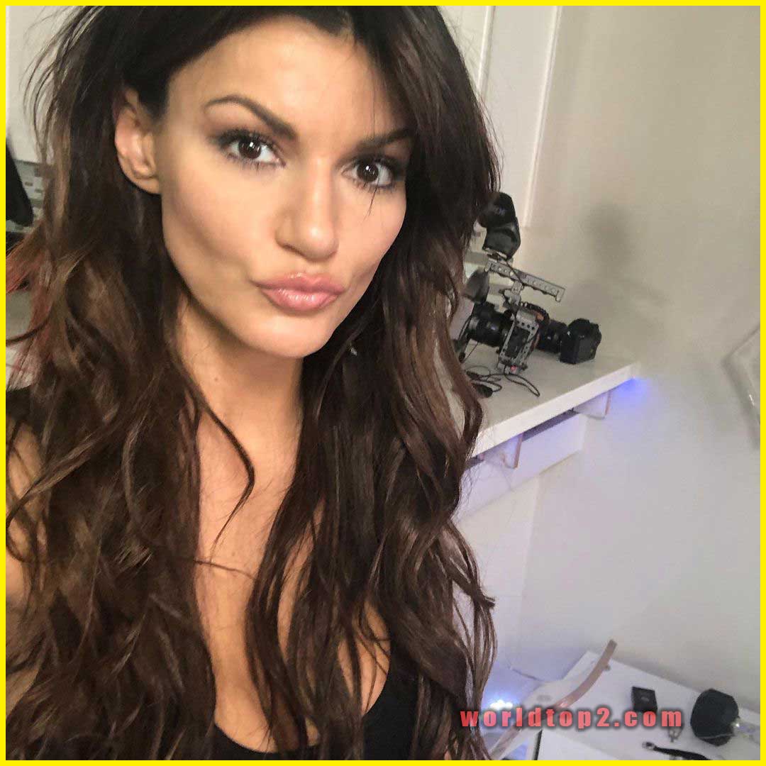 Becky Bandini Biography, Height, Age, Net Worth, Daughter