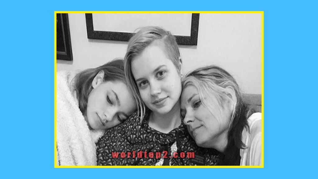 Kalliope Rice with her sister and mother