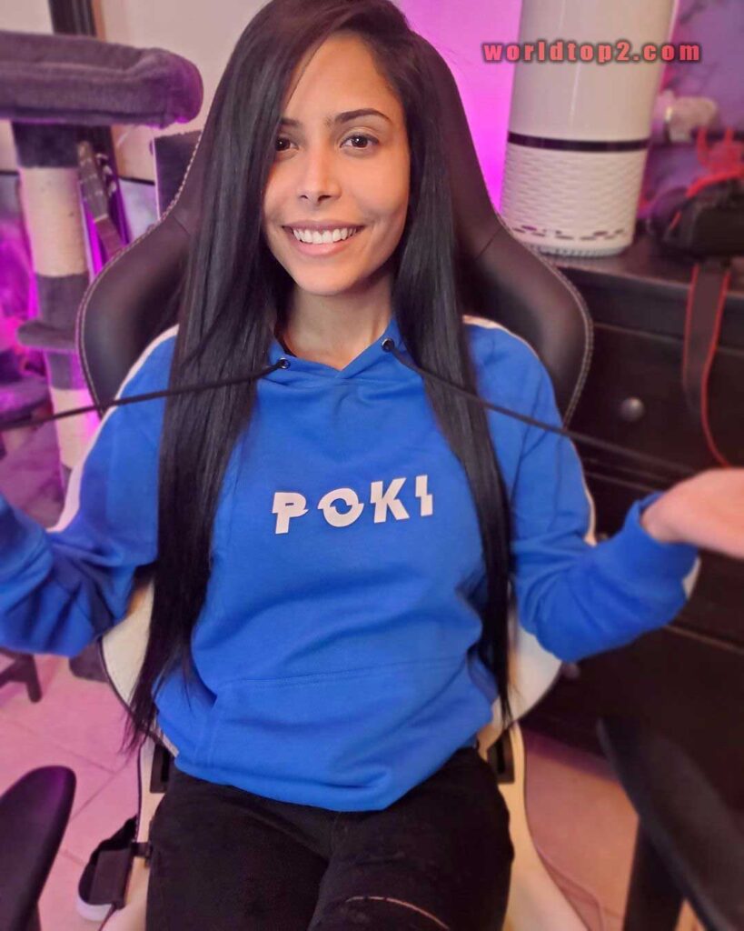 Maria Lopez gamer