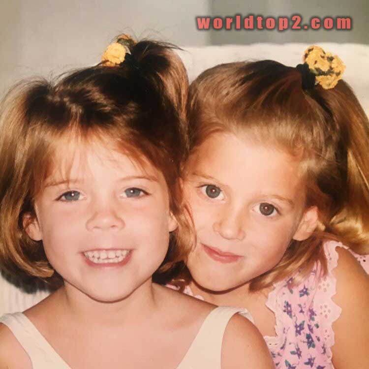 Princess Eugenie with her sister