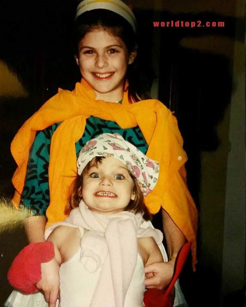 Catharine Daddario childhood photo with her sister