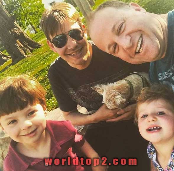 Marlon Reis with his husband and children