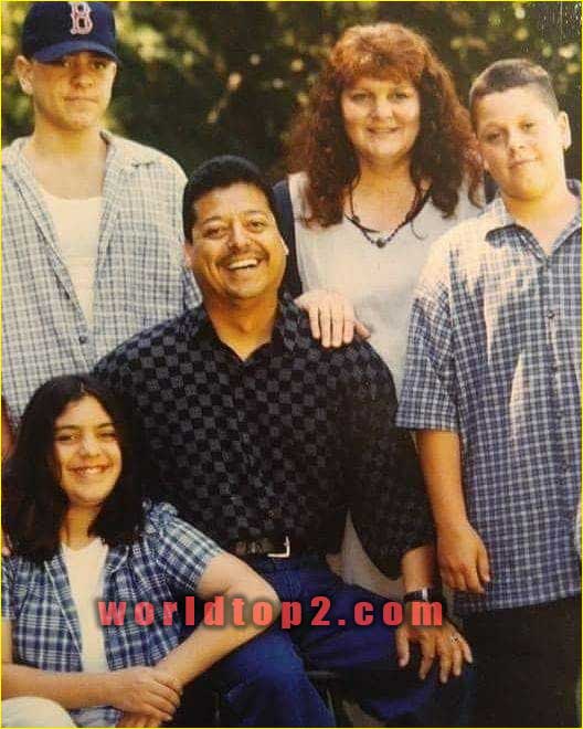 Nick Diaz with his parents brother and sister
