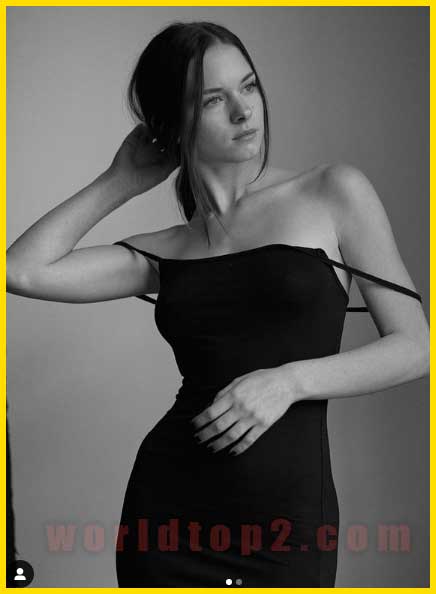 Stella Banderas hot and sexy