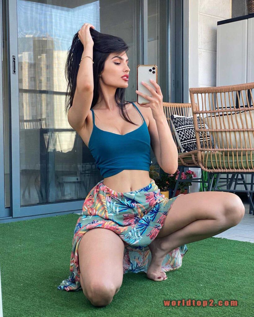 Yael Cohen Aris streamer & Model