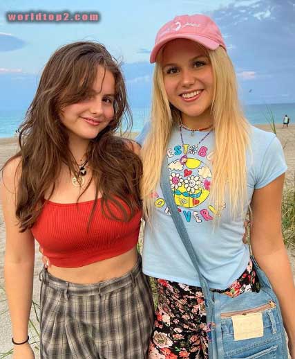 Isabella Acres with her sister Ava Acres