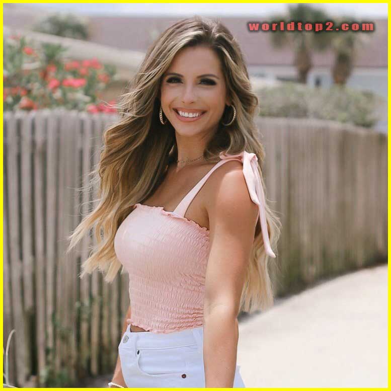 Lindsay Rae Dobbs The bachelor 2022 contestant