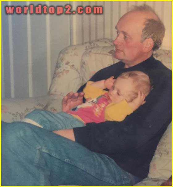 sophie hall with her father when she was child