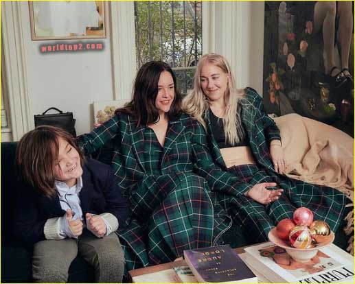 jenna gribbon with her partner and son