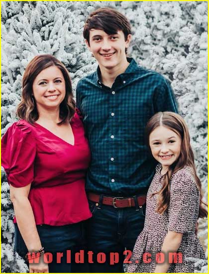 Cailey Fleming with her brother and mother