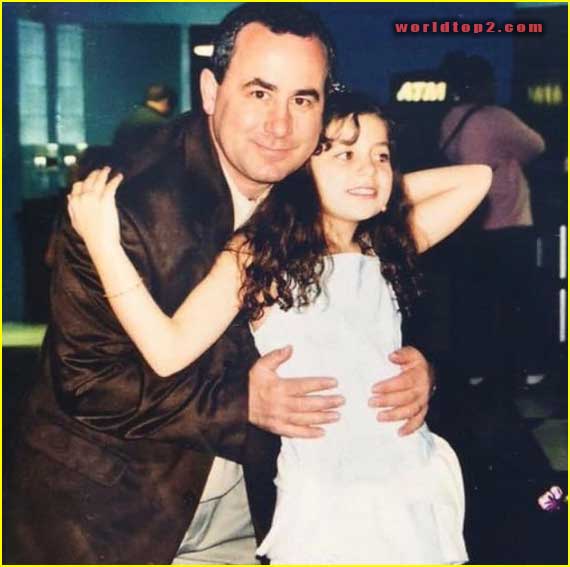 Ava Max with her father