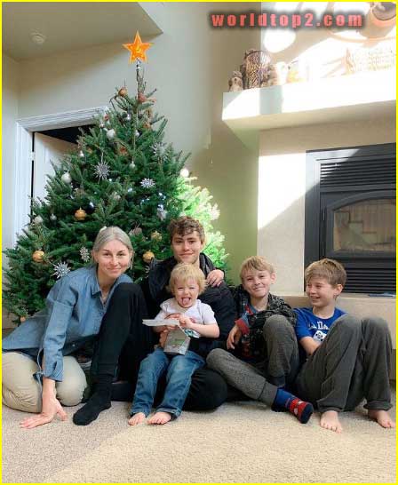 David Laid  with her mother and brothers