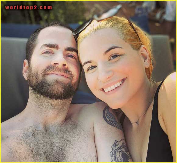 lobosjr with his girlfriend BloodyFaster