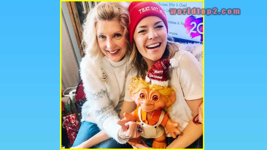 Grace Helbig with her mother