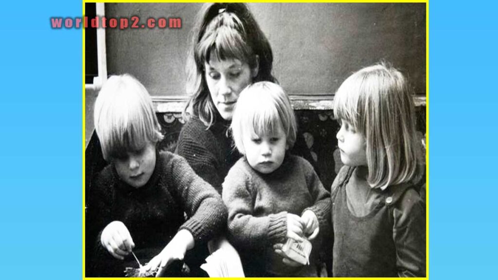 Boris Johnson with his mother and siblings