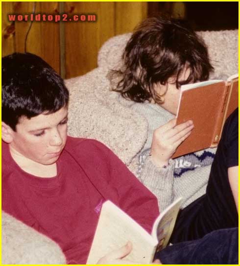 Elise Loehnen childhood photo with her brother