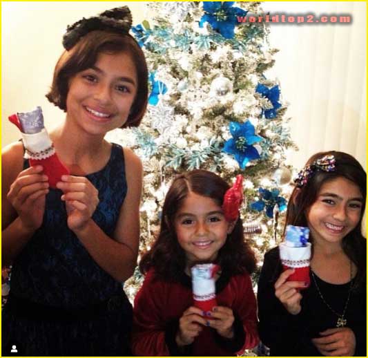 Giselle Lomelino childhood photo with her sisters