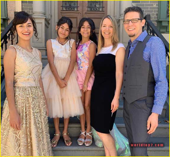 Giselle Lomelino with her sisters and parents