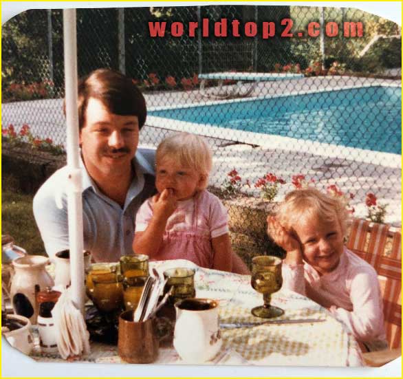 Sarah McVie with her father and sister