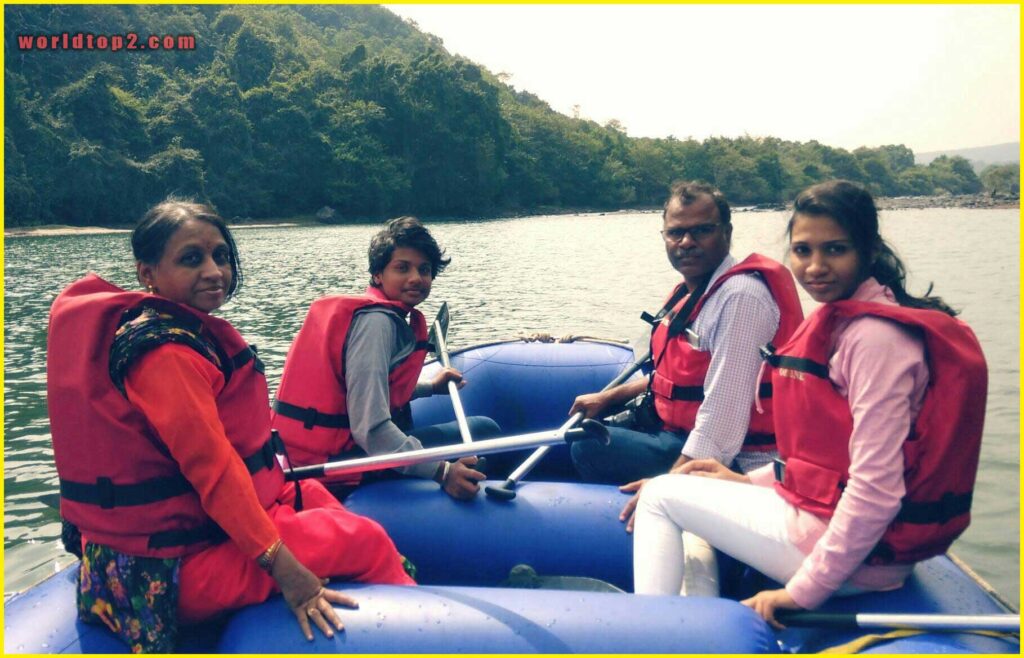 Ujwal Kulkarni with his parents and sister