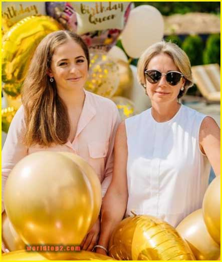 Jeļena Ostapenko with her mother