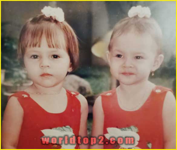 Olivia Jensen childhood photo with her sister