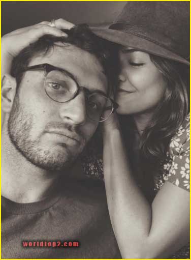 Colin Woodell with his girlfriend