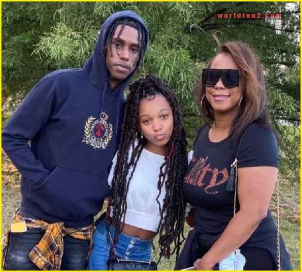 Delina Hillock with her brother and mother