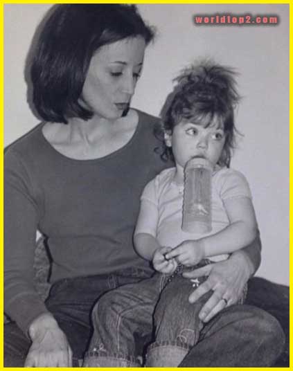 Giorgia Whigham childhood photo with her mother